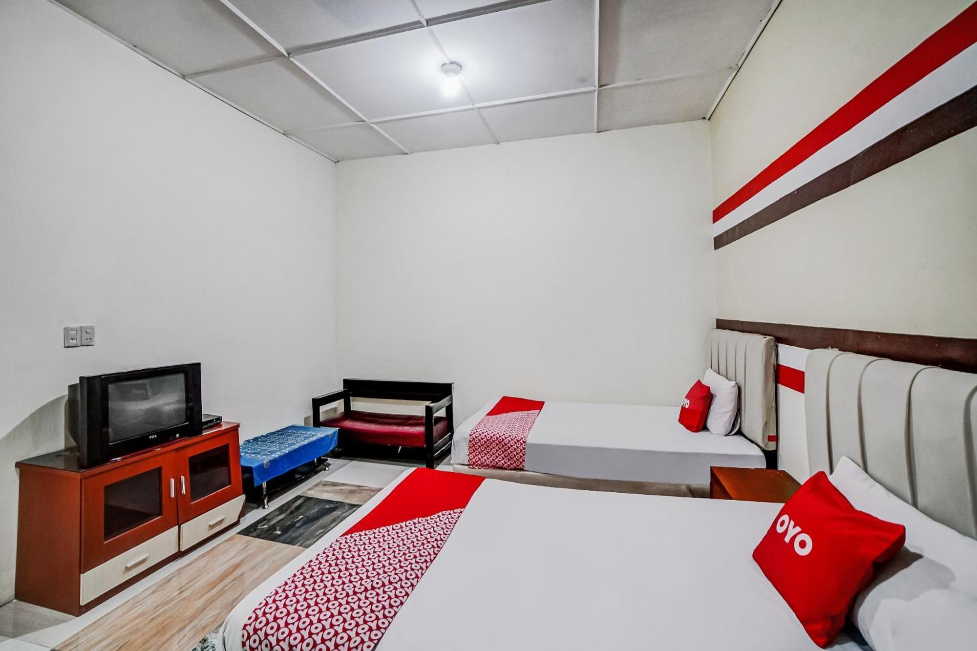 OYO 90980 Al Karim Syariah Hotel Tanjungbalai Bagian luar foto