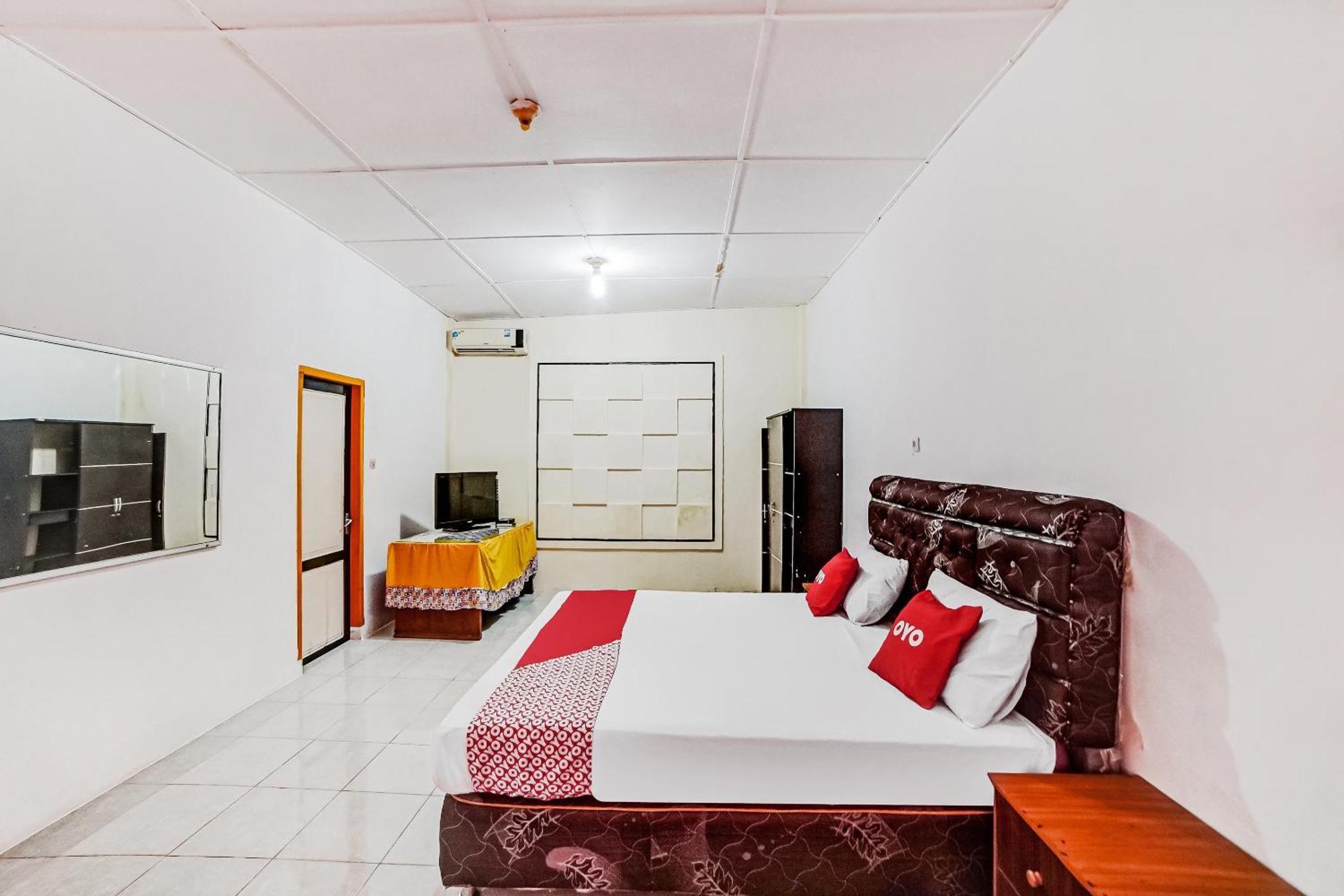 OYO 90980 Al Karim Syariah Hotel Tanjungbalai Bagian luar foto
