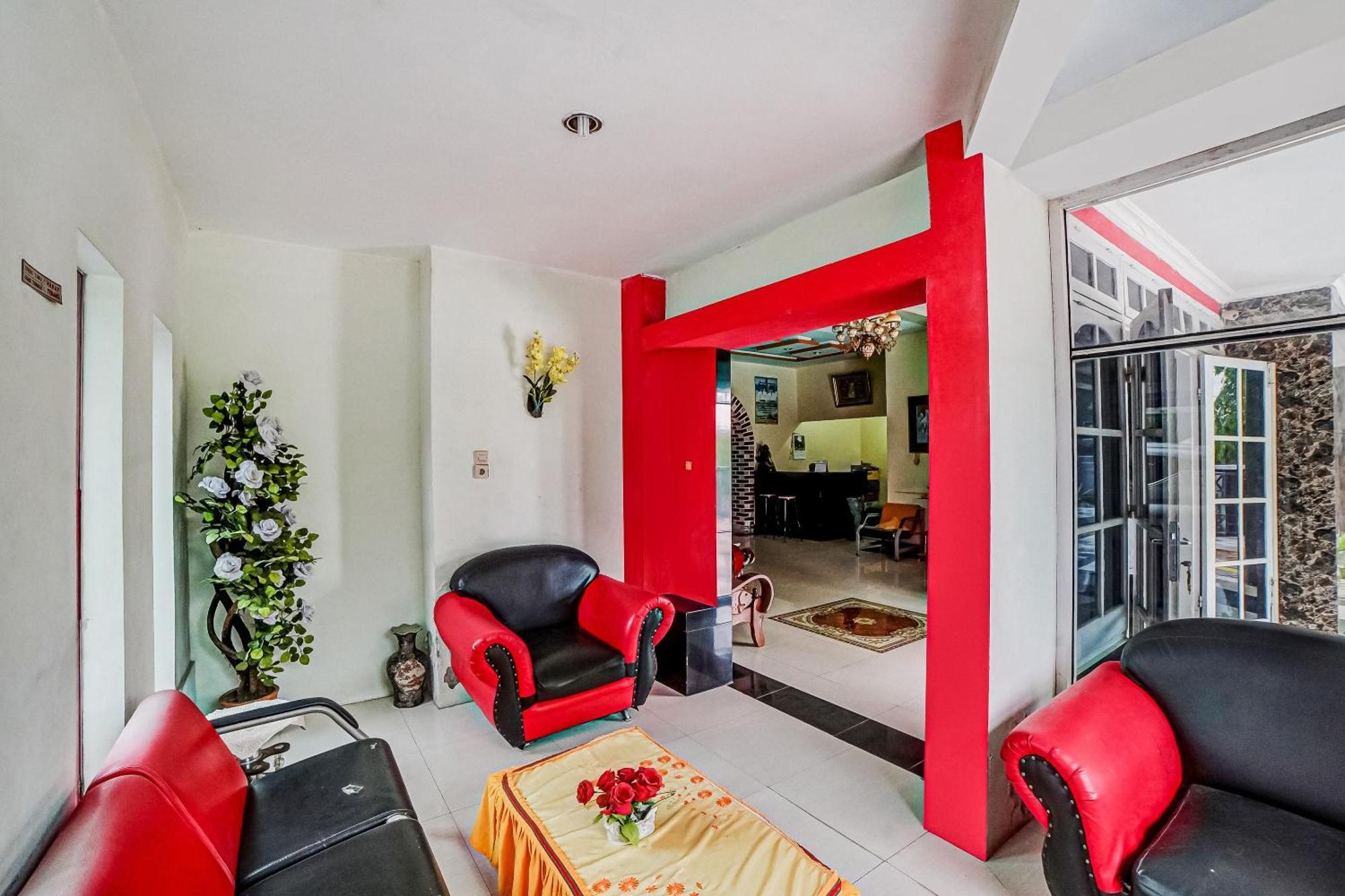 OYO 90980 Al Karim Syariah Hotel Tanjungbalai Bagian luar foto