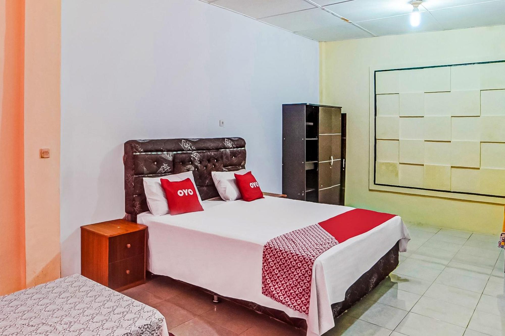 OYO 90980 Al Karim Syariah Hotel Tanjungbalai Bagian luar foto